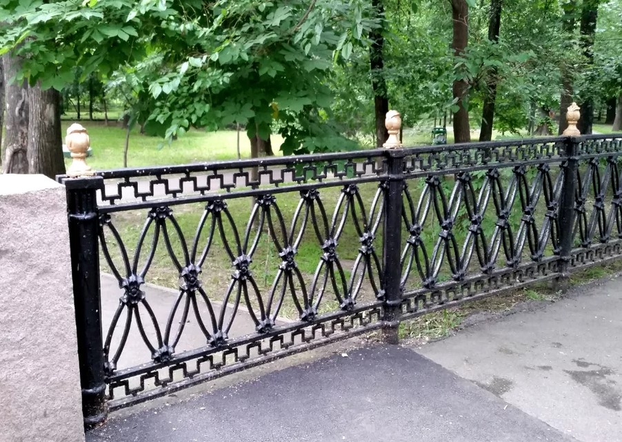 Купить Ограждение парка металлическое с коваными элементами
